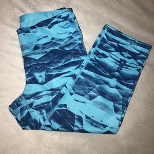 💙 Z BYZELLA- CAPRI LEGGINGS 💙
